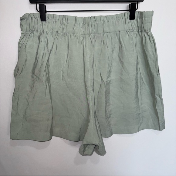 Madewell Seamed Pull-on Paperbag Shorts In Softdrape Sage Mint - Large NJ547 - Picture 4 of 7